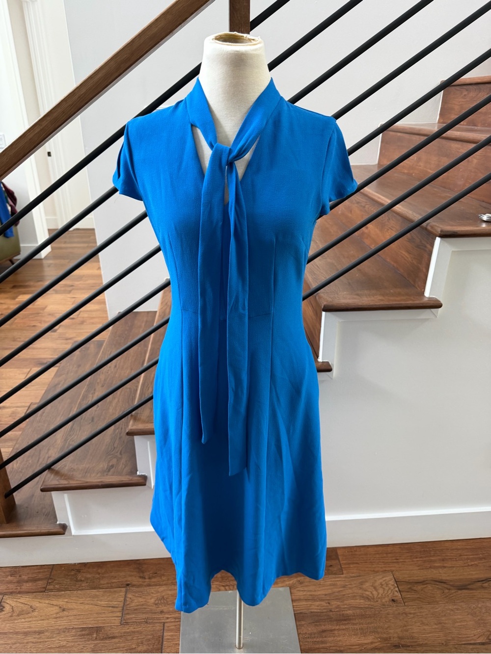 Eva Mendes Blue Tie-Neck Cap Sleeve w Pockets Dress